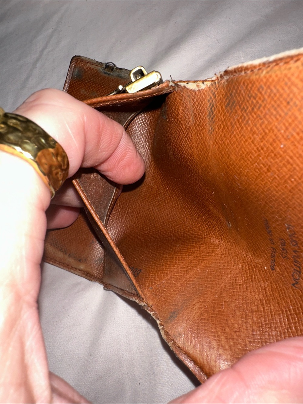 Louis Vuitton Monogram Canvas Key Pouch - Brown with Gold Accent good cond - Picture 6 of 7